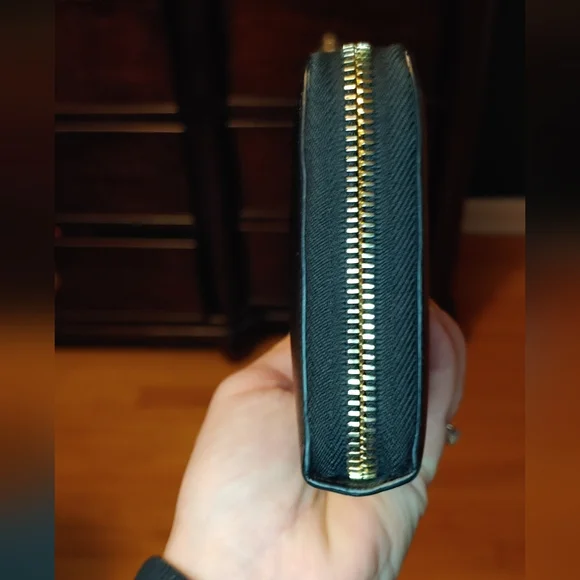 Saint Laurent Black Wallet with Gold Logo - Picture 8 of 9